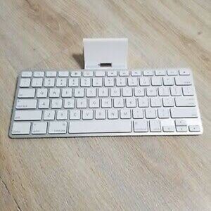Apple 30-Pin Keyboard – Fully Working – Great Condition